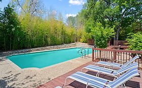 Bamboo Oasis-Relaxing Hot Tub-Family Time