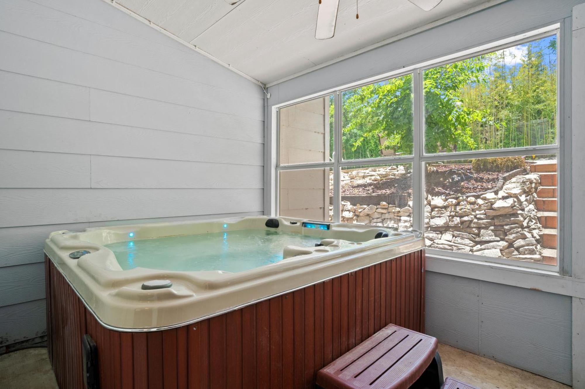 Bamboo Oasis-Relaxing Hot Tub-Family Time Villa San Antonio Exterior photo