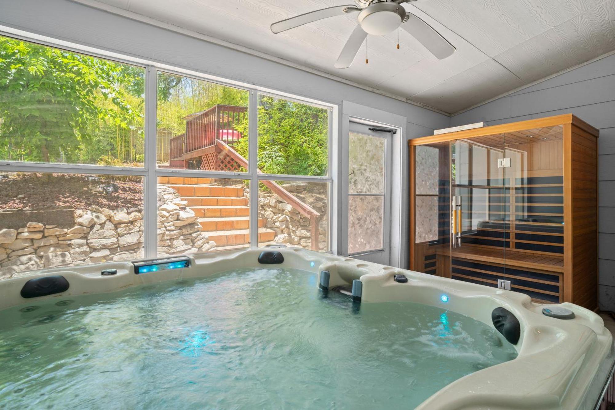Bamboo Oasis-Relaxing Hot Tub-Family Time Villa San Antonio Exterior photo